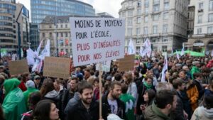 Belgique : le plan d’économies dans l’enseignement définitivement adopté malgré la contestation