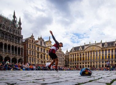 1 balle pelote grand place