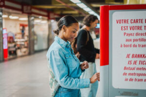 Pour la rentrée scolaire, la STIB réduit le délai de validation des attestations scolaires pour les étudiants