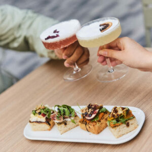La petite terrasse de l’hôtel « The Usual Hotel Brussels » est très accueillante au 107 boulevard Adolphe Max à Bruxelles