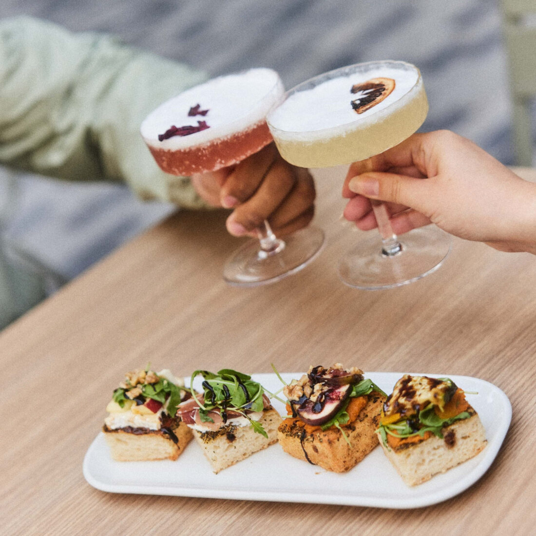 La petite terrasse de l’hôtel « The Usual Hotel Brussels » est très accueillante au 107 boulevard Adolphe Max à Bruxelles