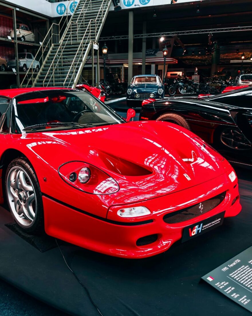 Autoworld Bruxelles : revivez la folie des années 90 avec les voitures mythiques de l’exposition « Icons of the 90’s »