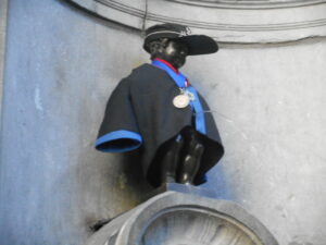 Un mois de novembre pluvieux pour Manneken-Pis